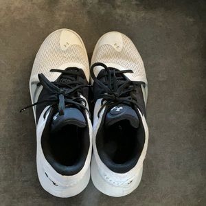 Men’s Under Armour basketball shoes